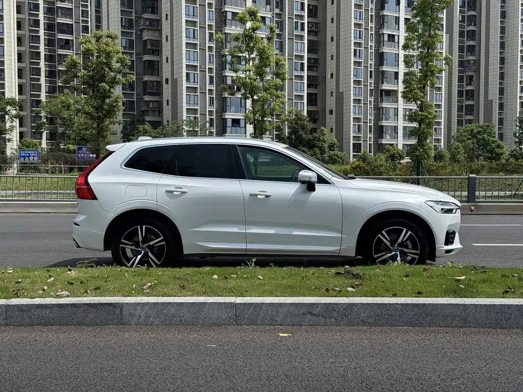 Volvo XC60 2018 — фото 11