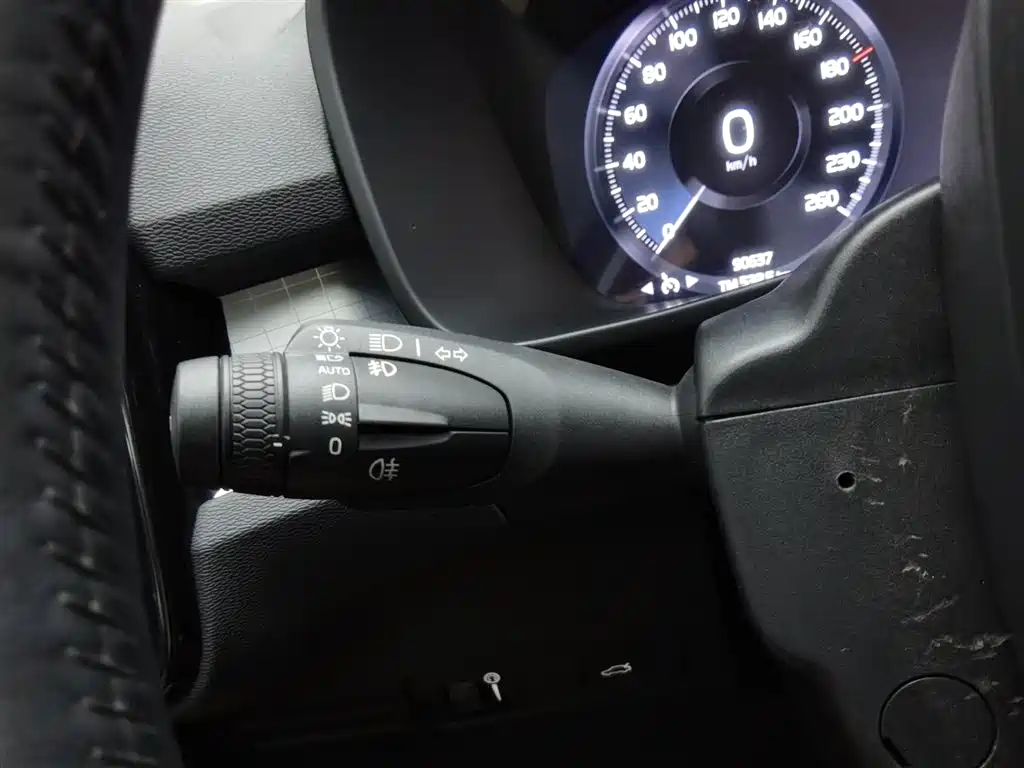 Volvo XC40 2021 — фото 21