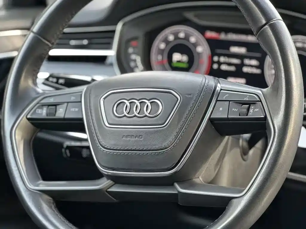 Audi A8 2019 — фото 11