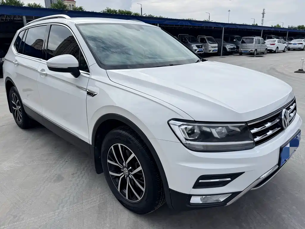 Volkswagen Tiguan L 2017 — фото 2