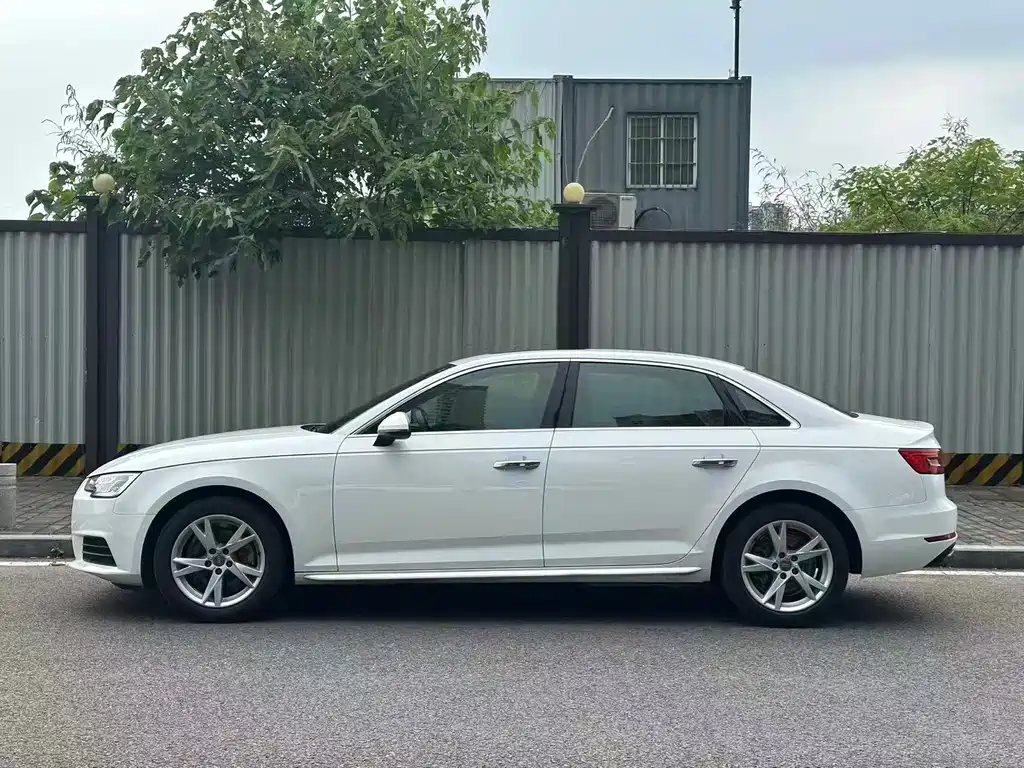 Audi A4L 2017