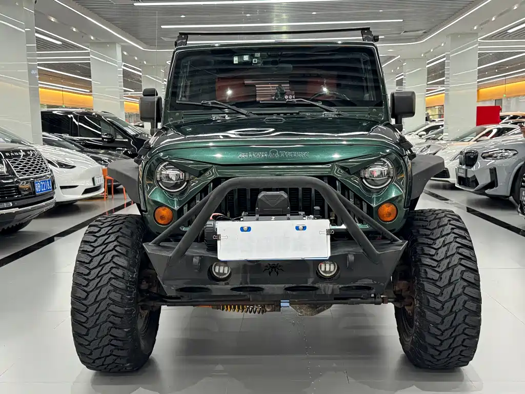Jeep Wrangler 2010 — фото 2