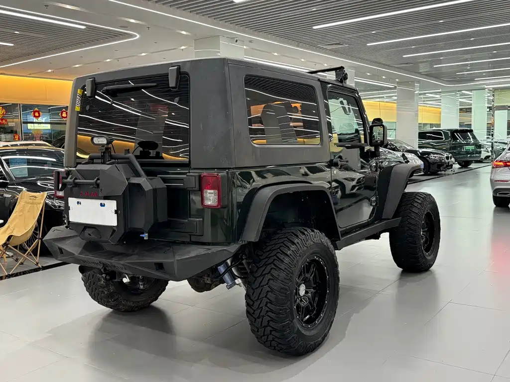 Jeep Wrangler 2010 — фото 6
