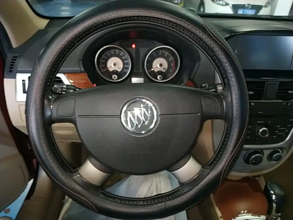 Buick Excelle 2014 — фото 11