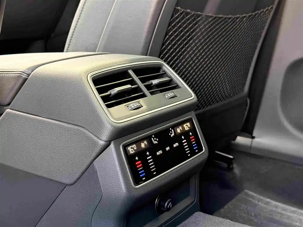 Audi A6L New Energy 2021 — фото 15