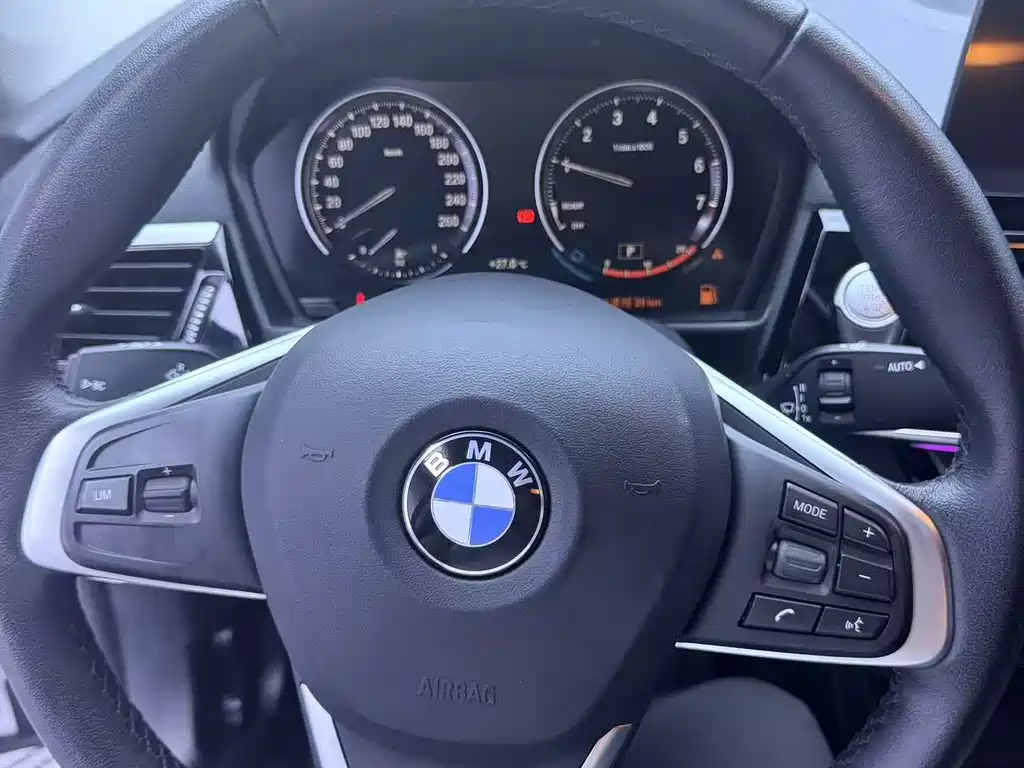 BMW 1 Series 2022 — фото 12