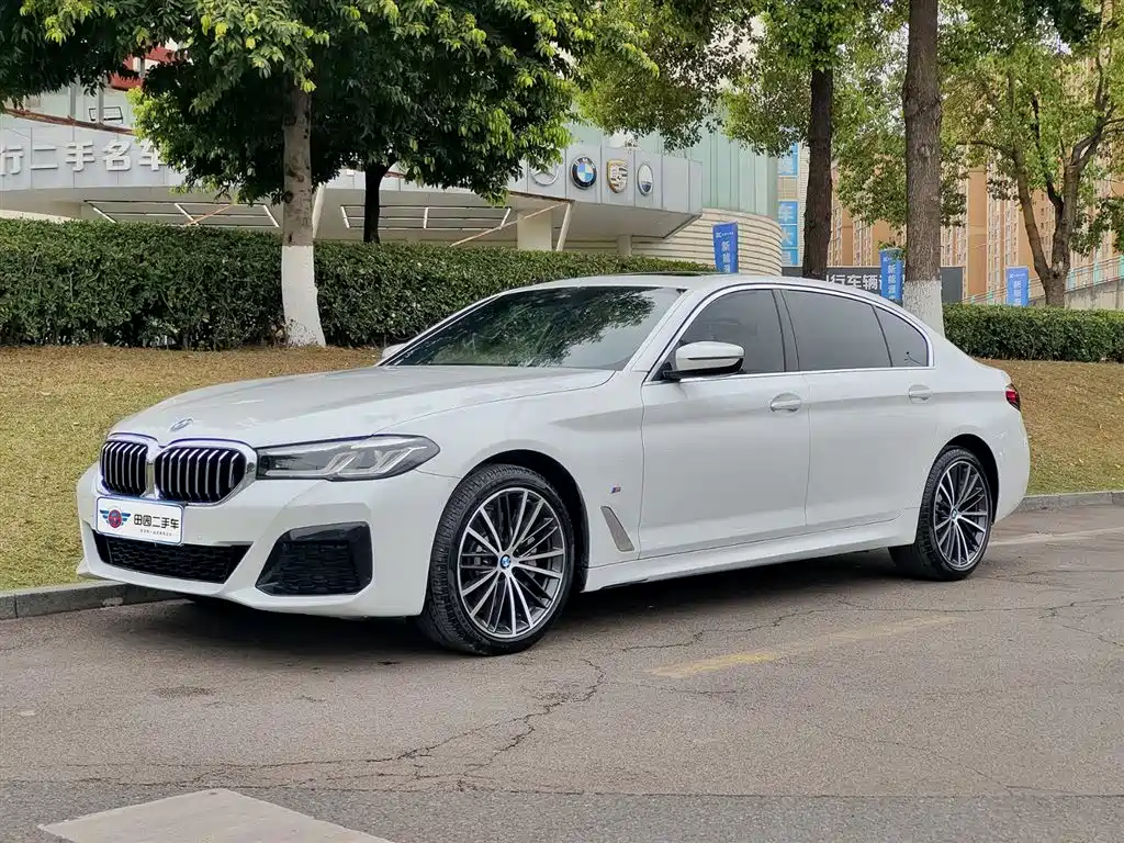 BMW 5 Series 2023 — фото 1