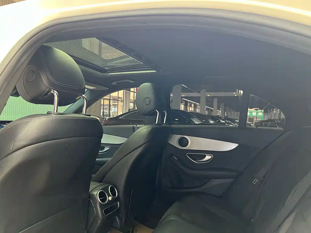 Mercedes-Benz C-Class 2019 — фото 16