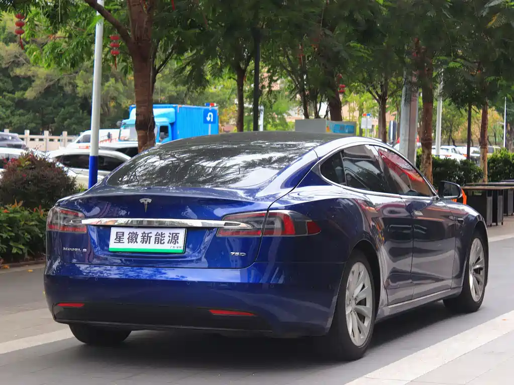 Tesla Model S 2018 — фото 17