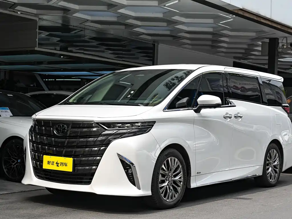 Toyota Alphard 2025 — фото 1