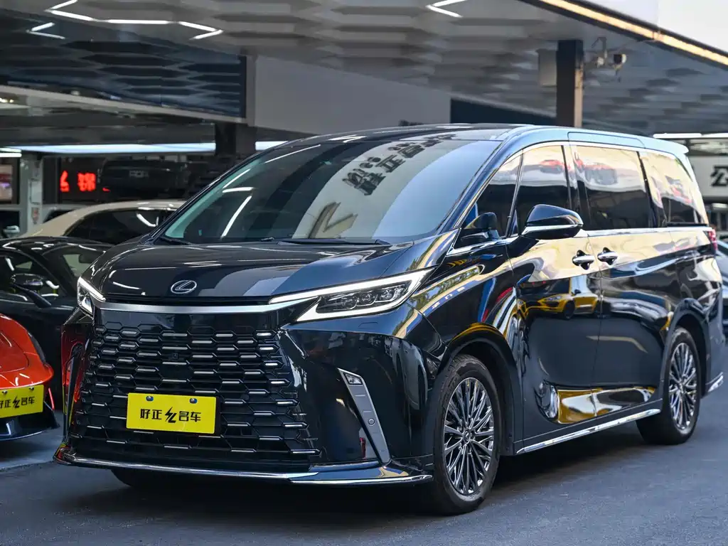 Lexus LM 2024 — фото 1