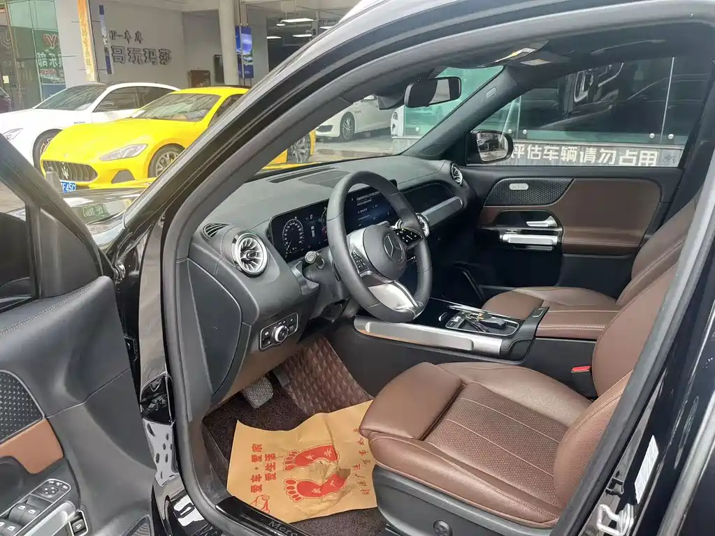 Mercedes-Benz GLB 2025