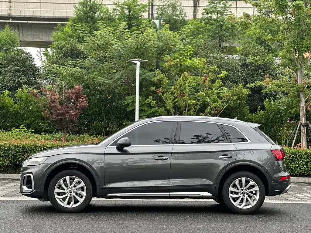 Audi Q5L 2023 — фото 7