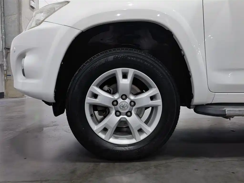 Toyota RAV4 2012 — фото 17