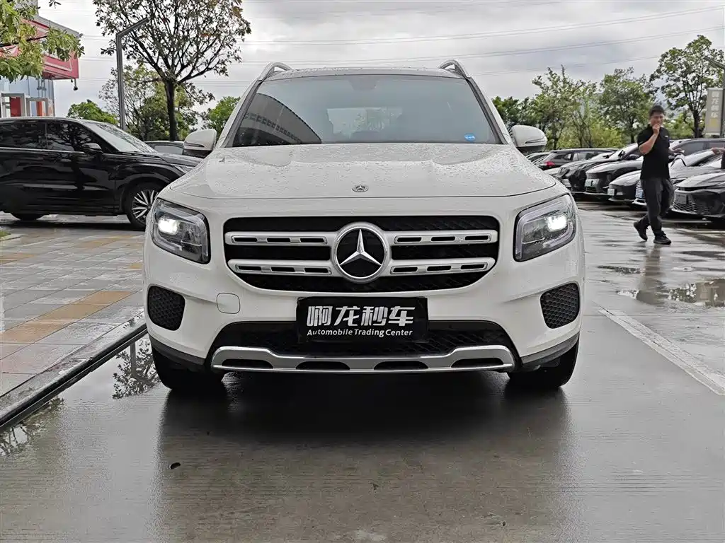 Mercedes-Benz GLB 2023