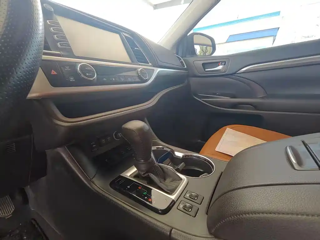 Toyota Highlander 2019 — фото 10