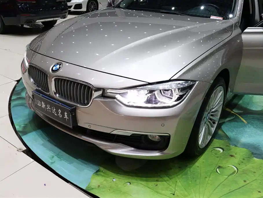 BMW 3 Series 2018 — фото 25