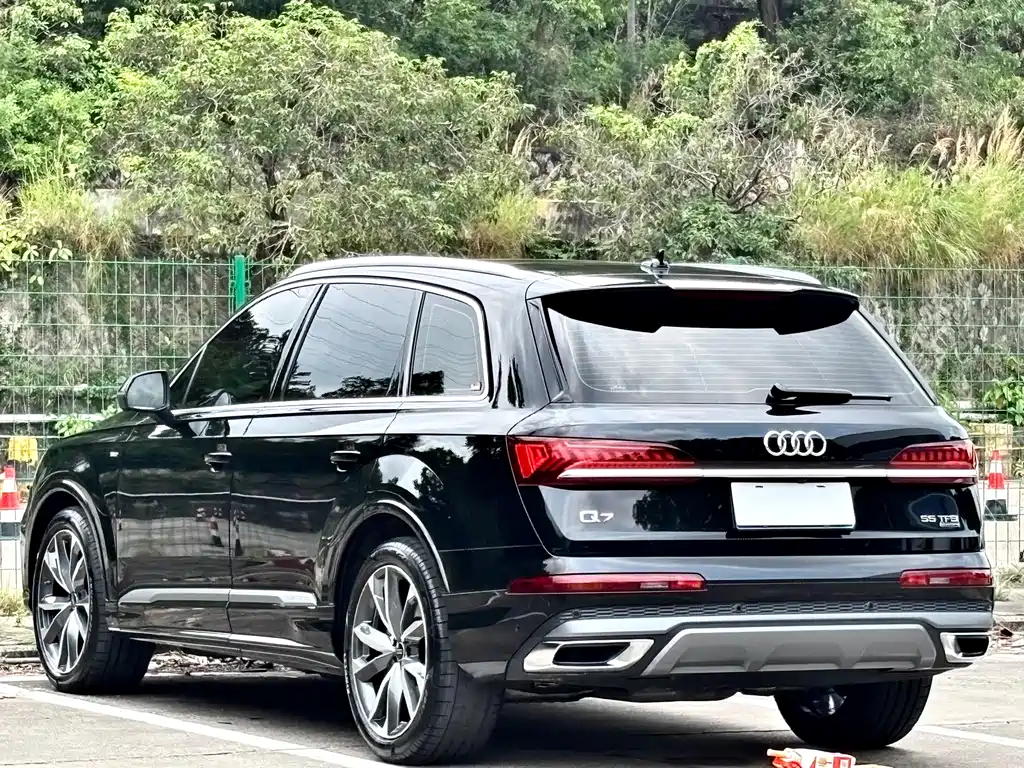 Audi Q7 2023 — фото 24