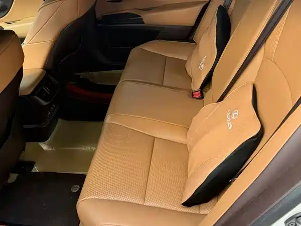Lexus ES 2020