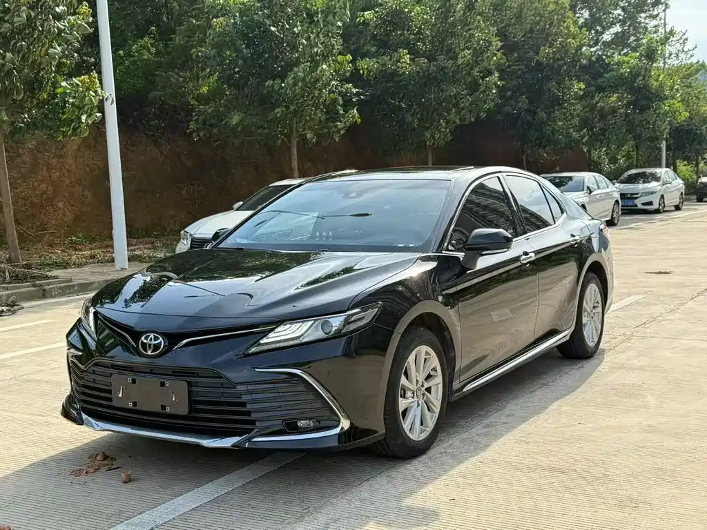 Toyota Camry 2024 — фото 1