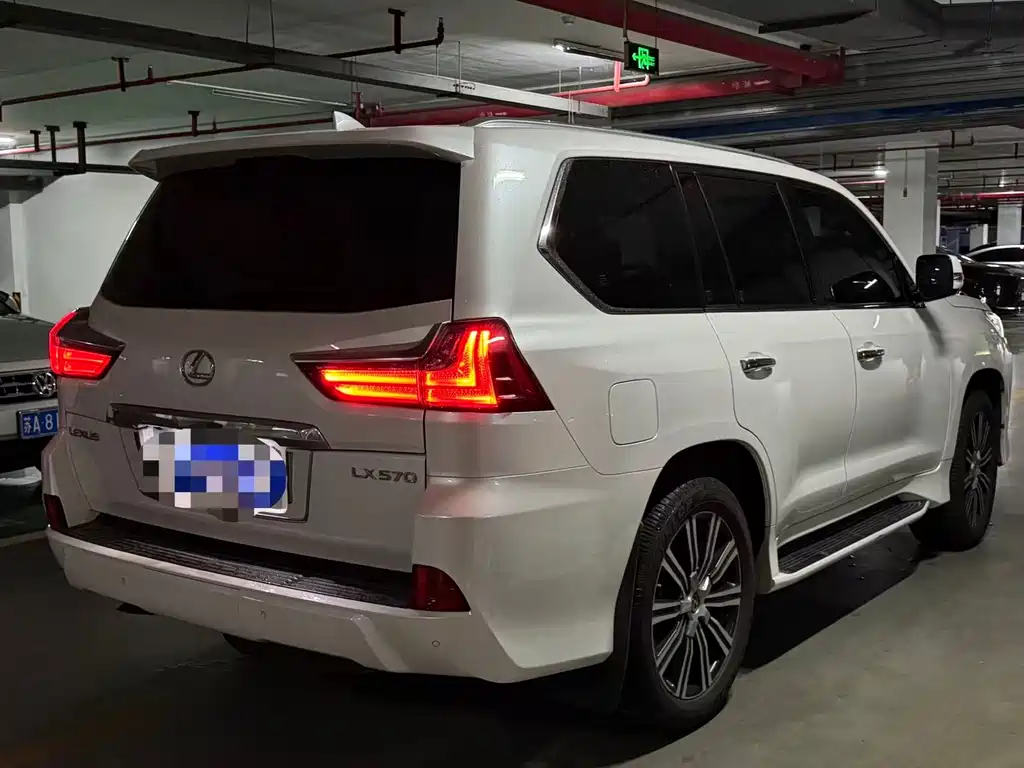 Lexus LX 2018 — фото 10