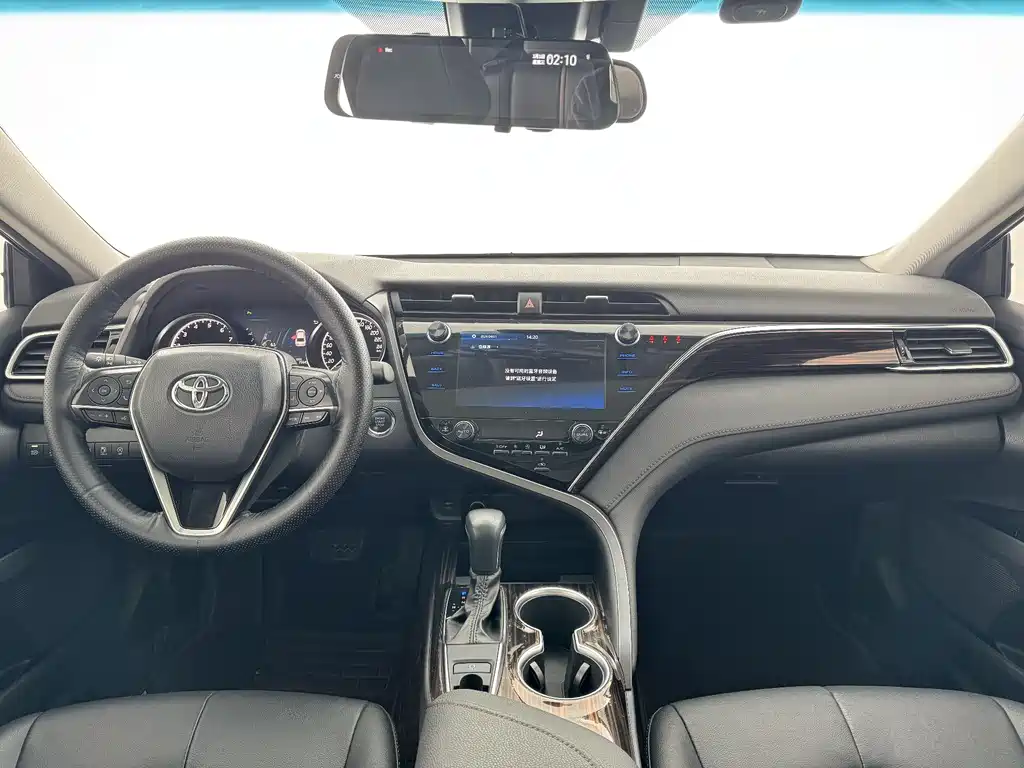 Toyota Camry 2021 — фото 8