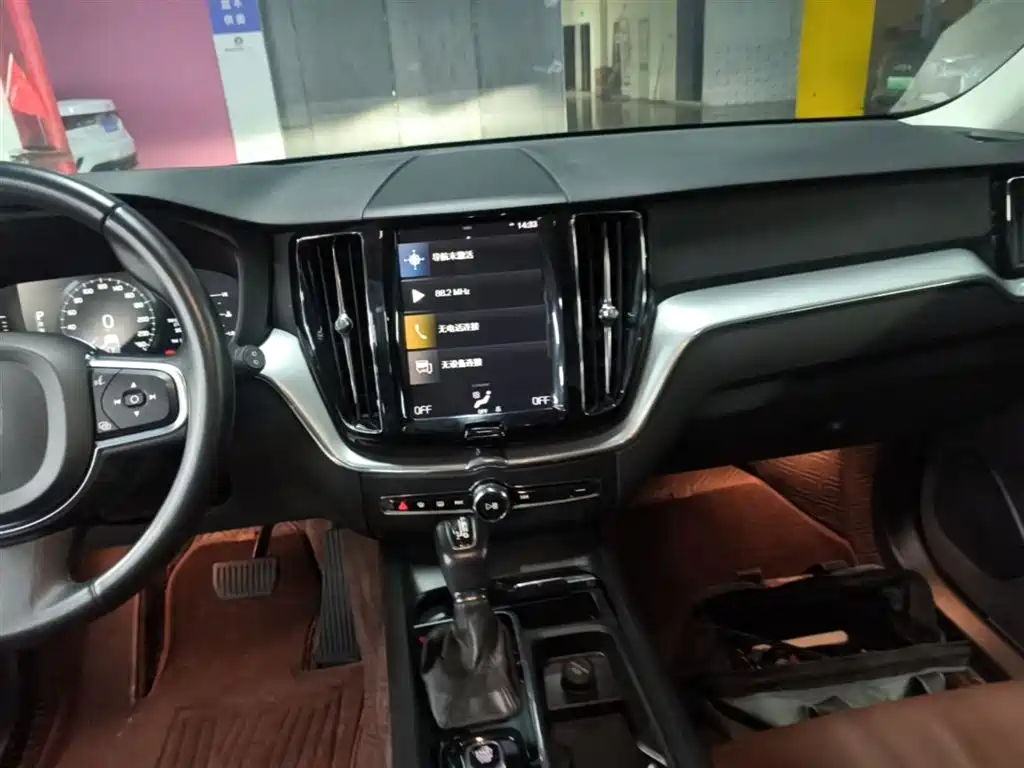 Volvo XC60 2020 — фото 13
