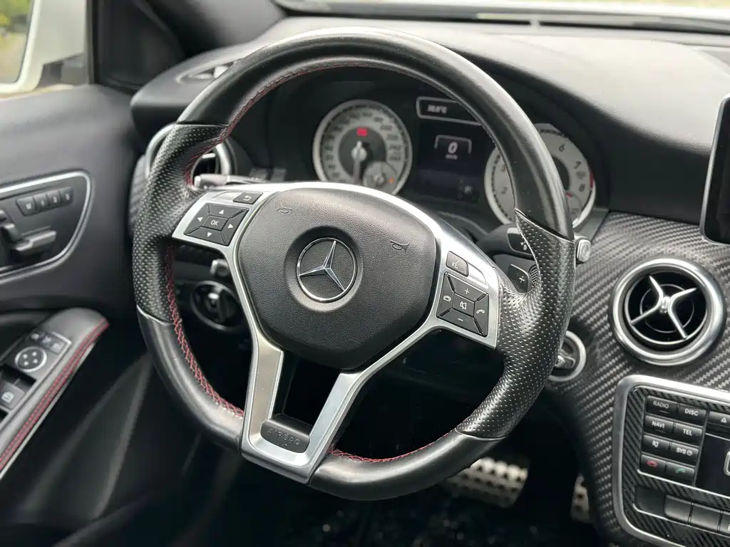 Mercedes-Benz A-Class 2015 — фото 16