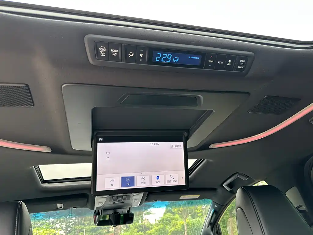 Toyota Alphard 2020 — фото 34