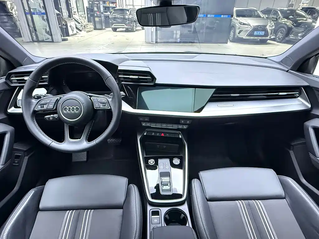 Audi A3 2023 — фото 18