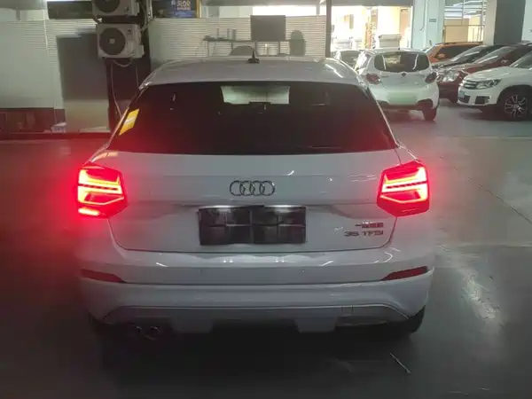 Audi Q2L 2019
