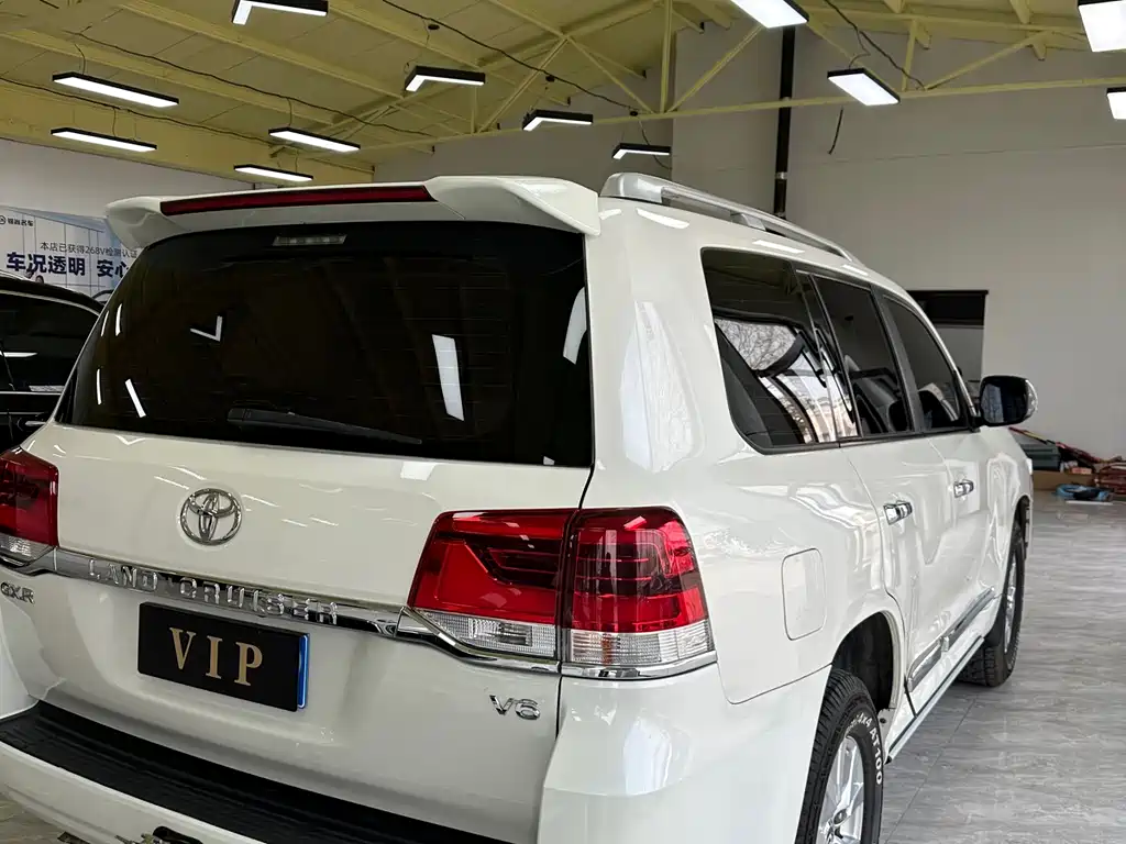 Toyota Land Cruiser 2017 — фото 2