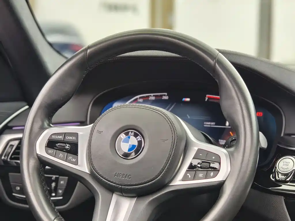 BMW 5 Series 2021 — фото 14