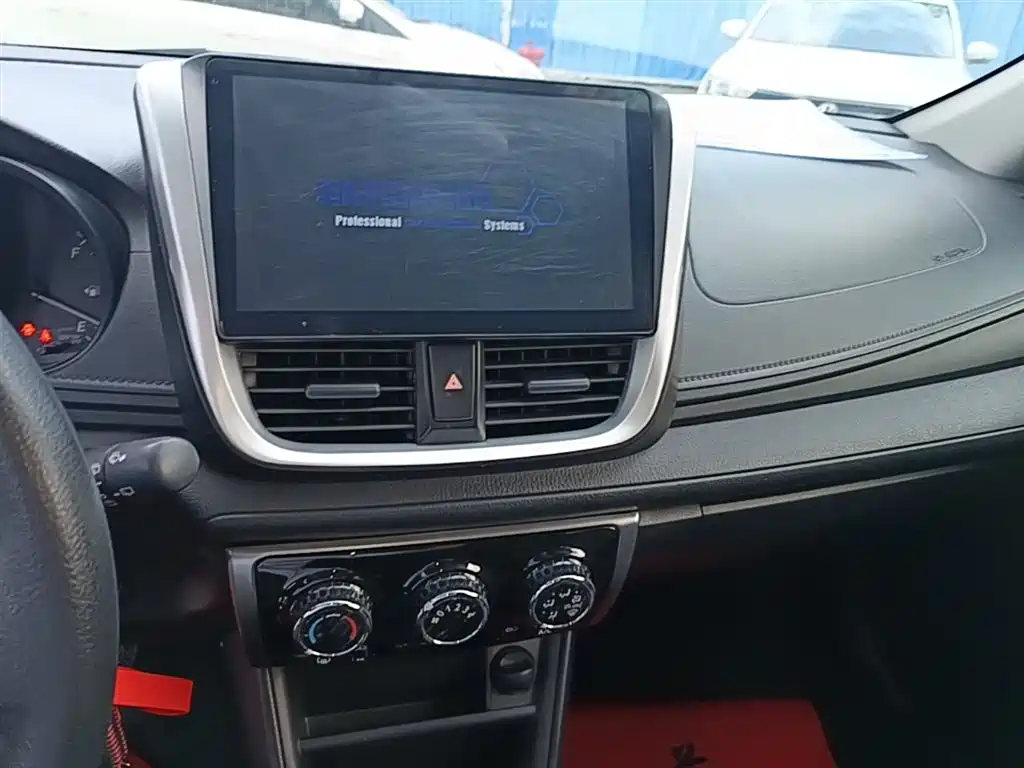 Toyota Yaris L 2019 — фото 13