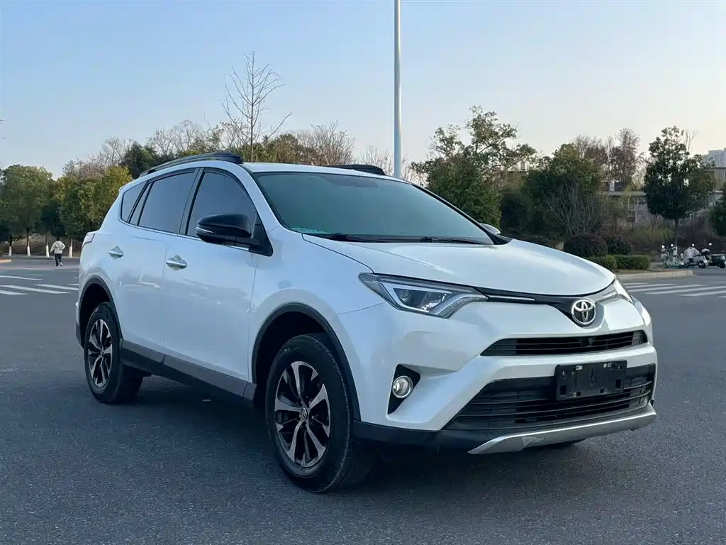 Toyota RAV4 2019 — фото 4