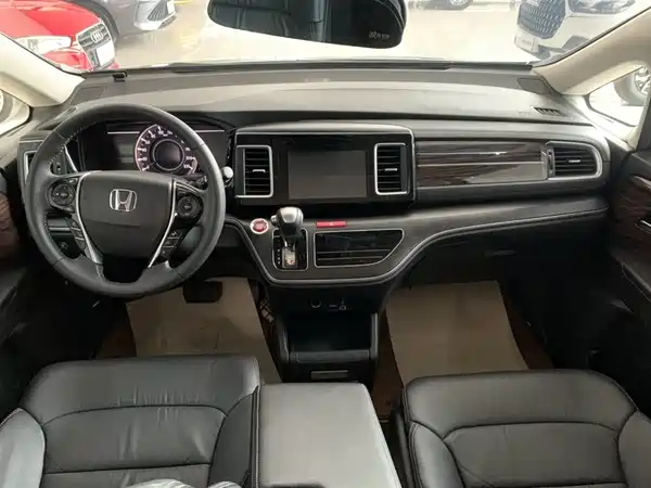 Honda Elysion 2016