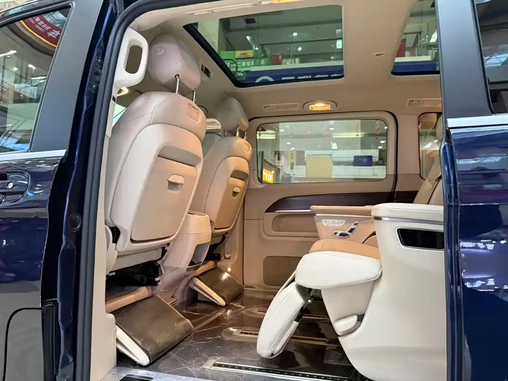 Mercedes-Benz V-Class 2021 — фото 16