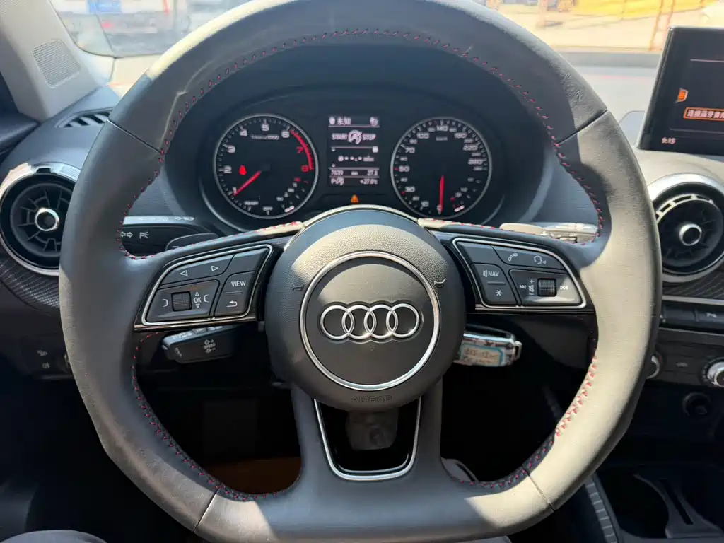 Audi Q2L 2022 — фото 8