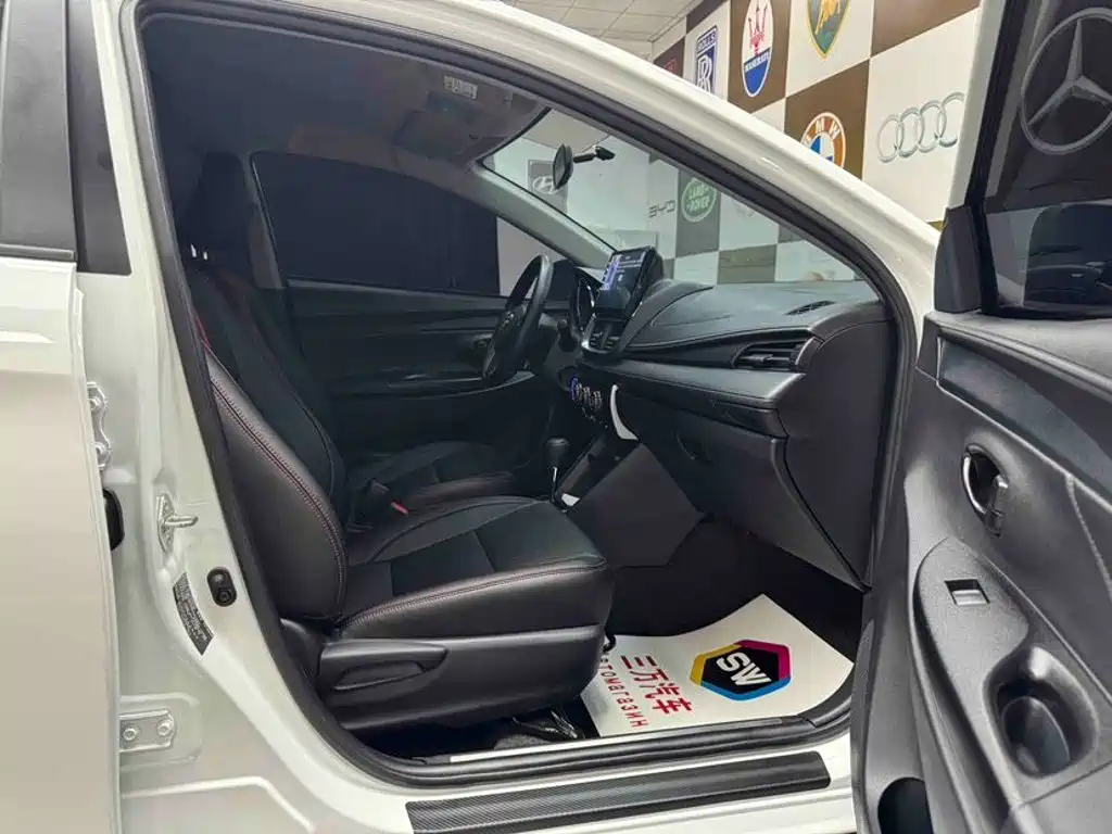 Toyota Yaris L 2023 — фото 10