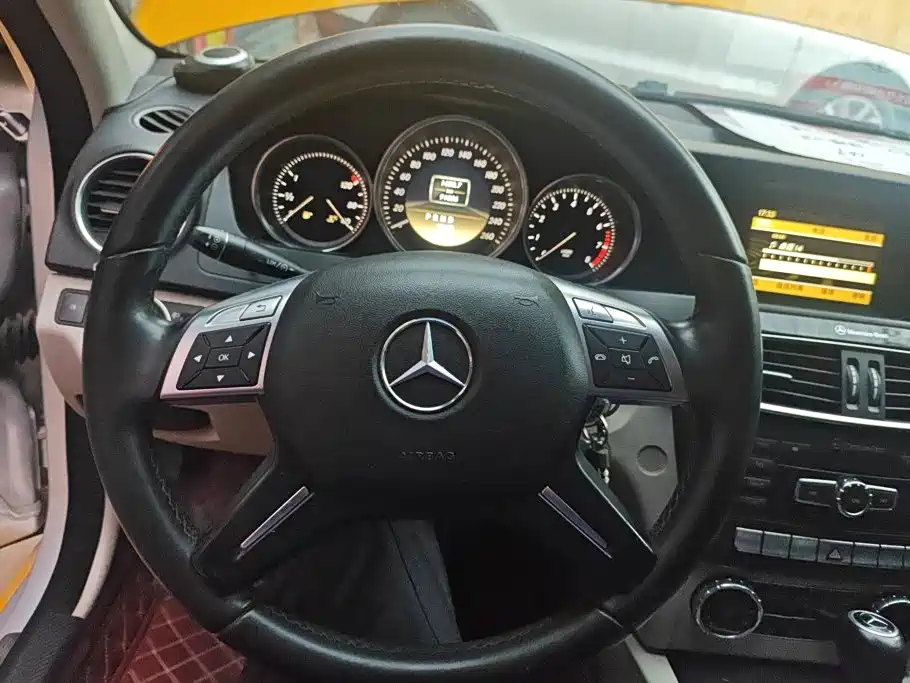 Mercedes-Benz C-Class 2012 — фото 15