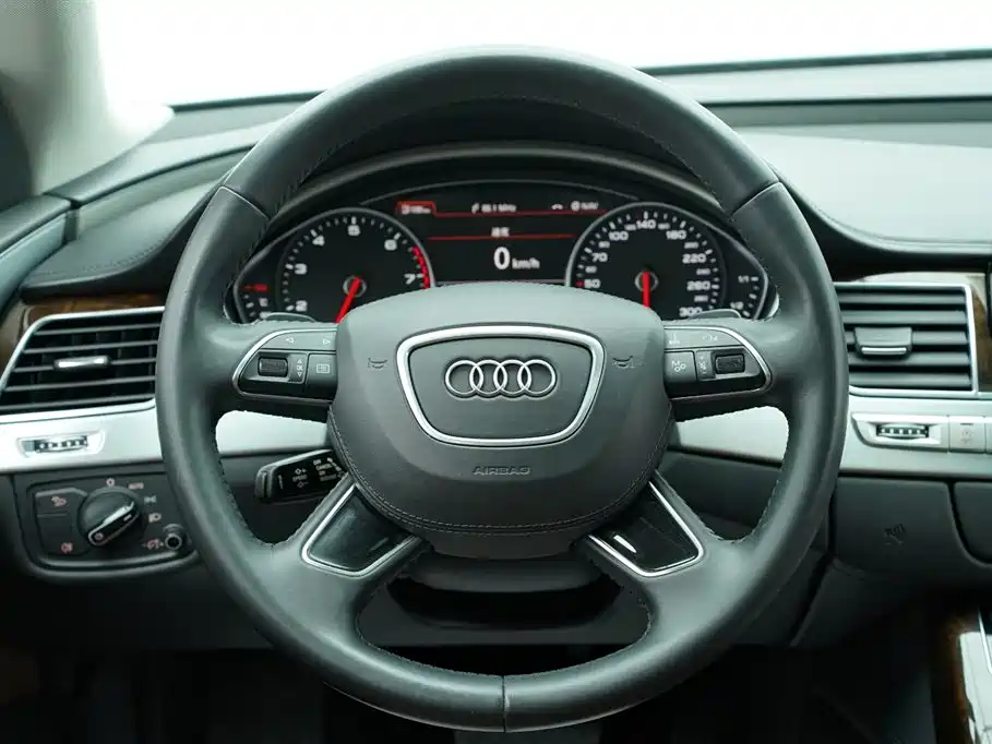 Audi A8 2014 — фото 8