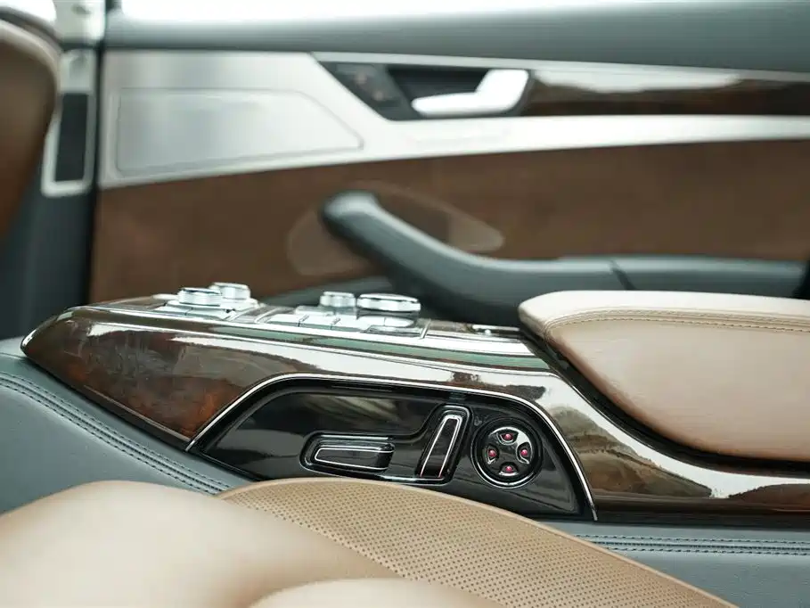 Audi A8 2014 — фото 20