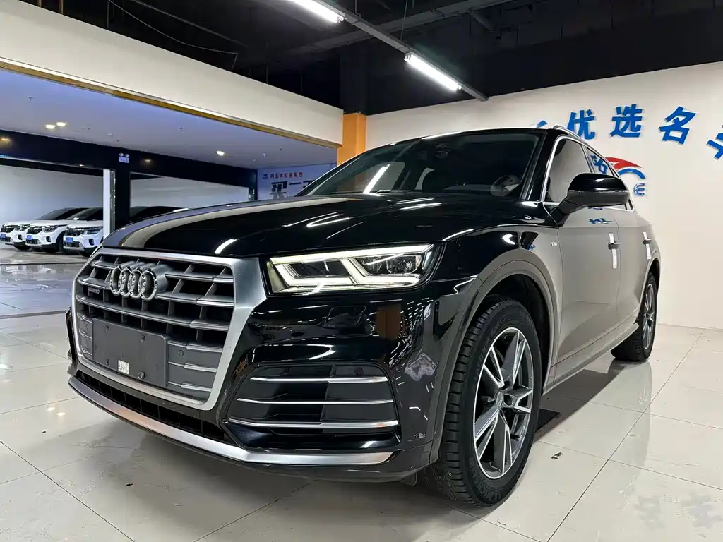 Audi Q5L 2020 — фото 1