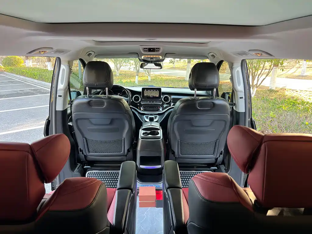 Mercedes-Benz V-Class 2019 — фото 22