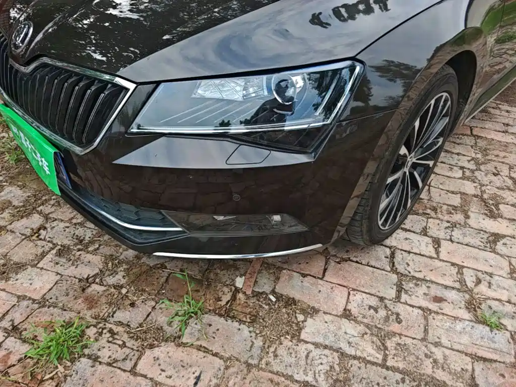 Skoda Superb 2017 — фото 24