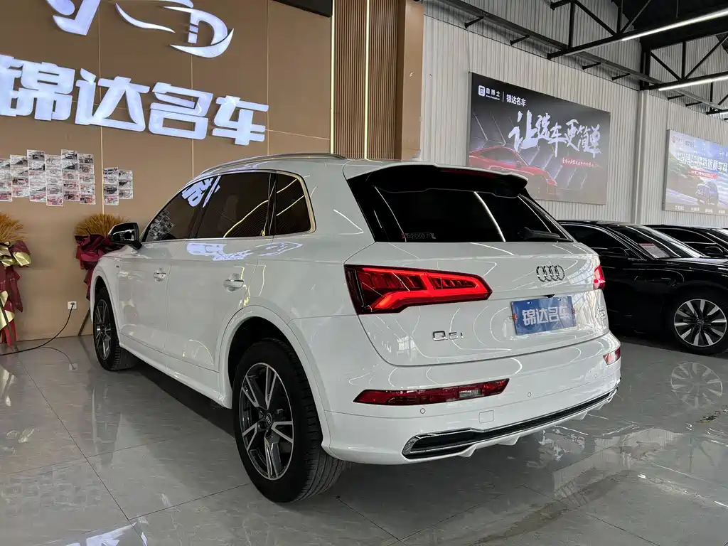 Audi Q5L 2019 — фото 10