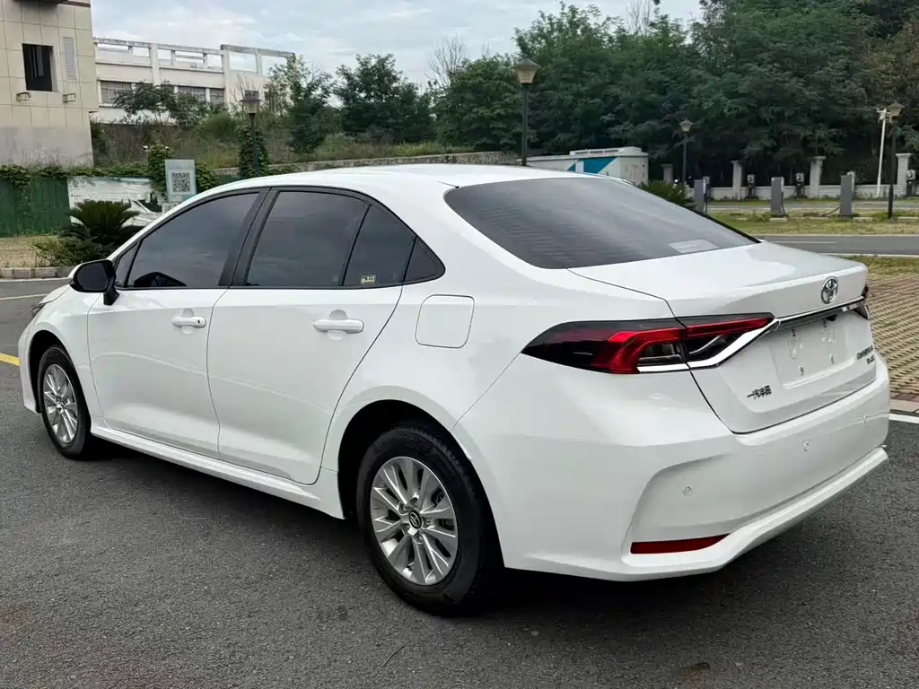 Toyota Corolla 2021 — фото 11