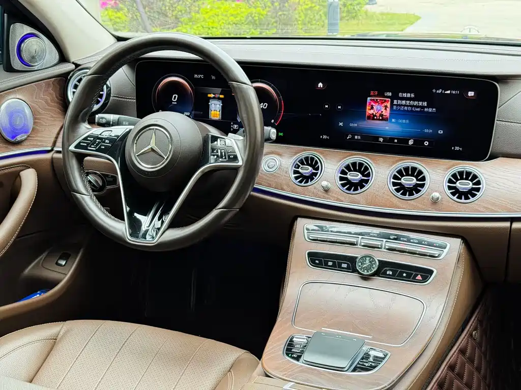 Mercedes-Benz E-Class 2023 — фото 11
