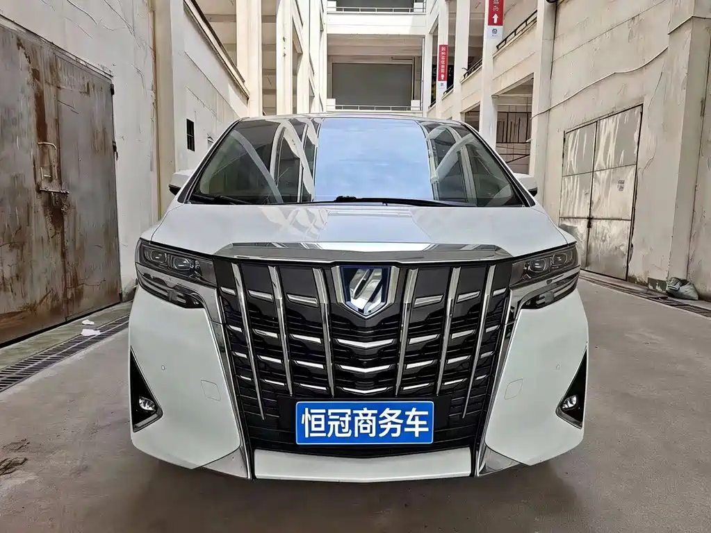 Toyota Alphard 2023 — фото 1