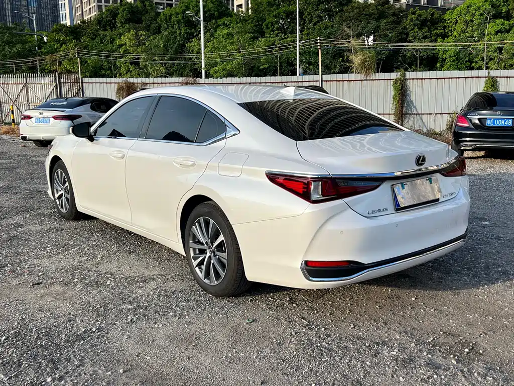 Lexus ES 2019 — фото 4